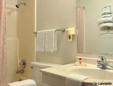Motel Super 8 By Wyndham Norfolk Exterior foto